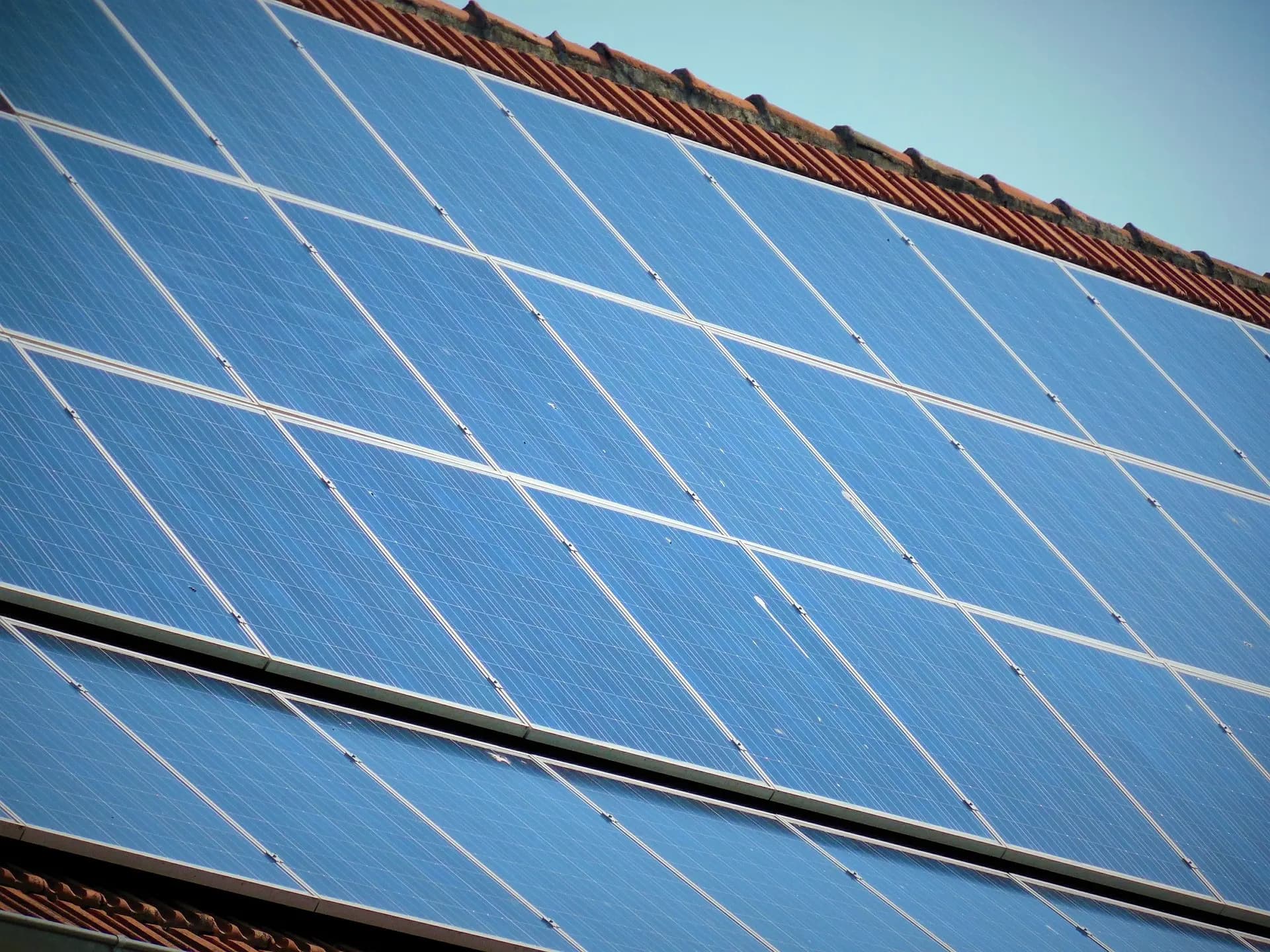 Bild zu PV-Anlagen und Speichersysteme